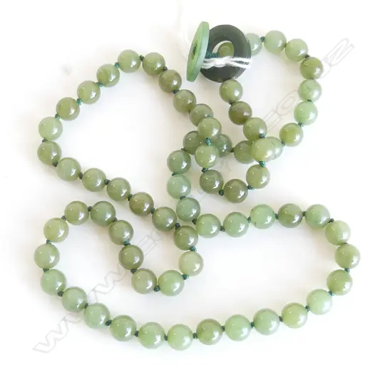 GREEN JADE NECKLACE, HANDKNOTTED w JADE CLASP L.650mm
