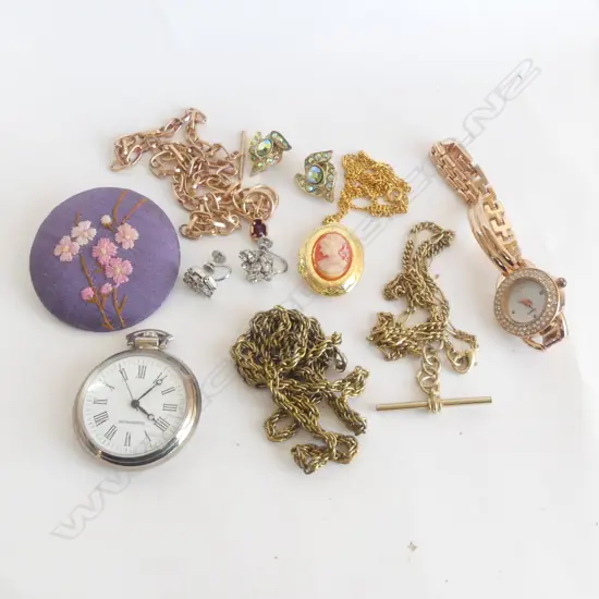 ASST COSTUME JEWELLERY, INCL. BROOCHES, CHAINS, WATCH