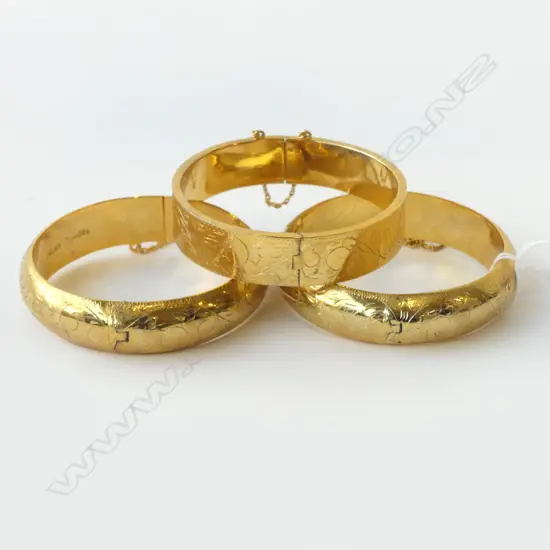 THREE VINTAGE GOLD PLATED HINGED BRACELETS RAMA THAILAND, D.68MM-70MM
