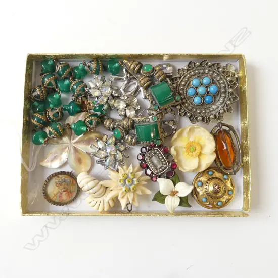 COSTUME JEWELLERY; BROOCHES & EARRINGS INCL. IVORY & GOLD ETC