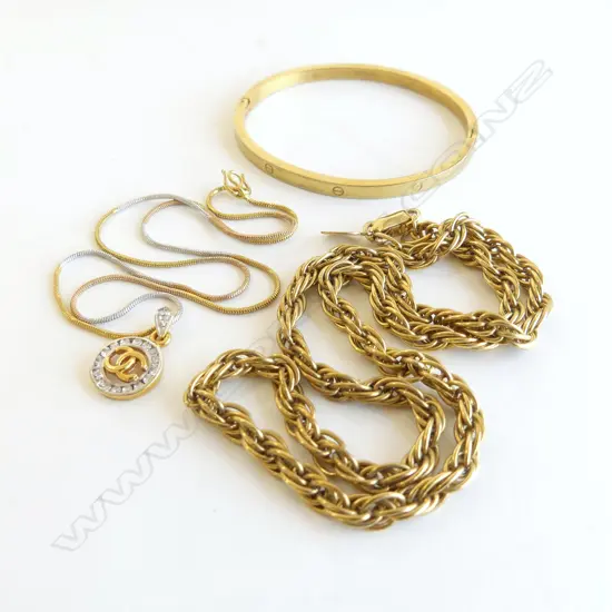 3 PCS COSTUME JEWELLERY, BRACELET & 2 CHAINS