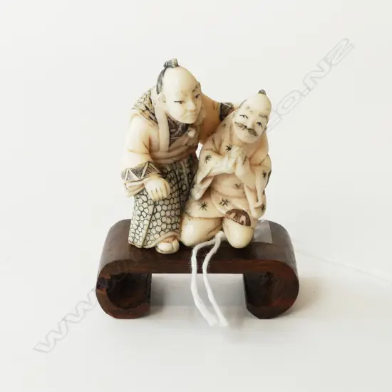 IVORY NETSUKE, SAMURI & SERVANT, SIGNED ON BASE
