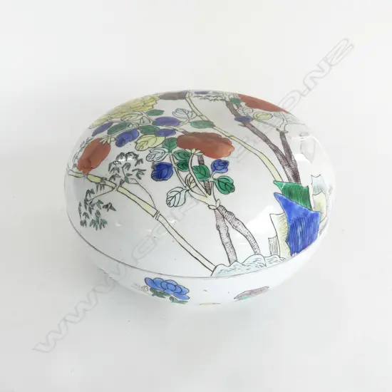 CHINESE LARGE LIDDED CIRCULAR BOWL FAMILLE ROSE Dia.270mm