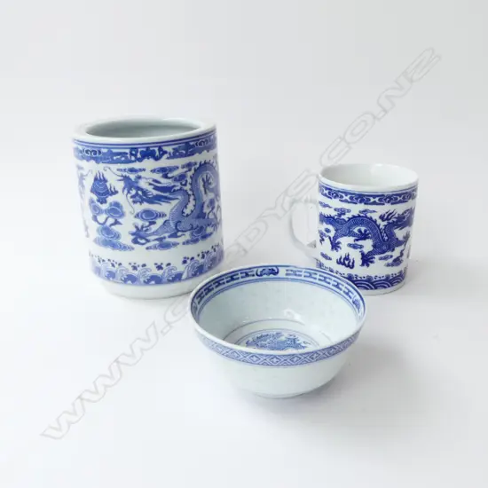B/W ORIENTAL BOWL, MUG & BRUSH POT H.145mm all w. dragon decoration