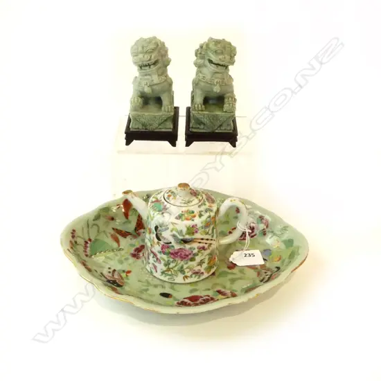 PR CARVED STONE FOO DOGS H.120mm, FAMILLE ROSE TEAPOT & FAMILLE VERTE DISH W.270mm