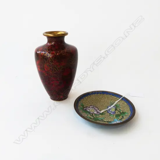 2 PCES CLOISONNE, RED VASE H.130mm, PLATE 110mm dia