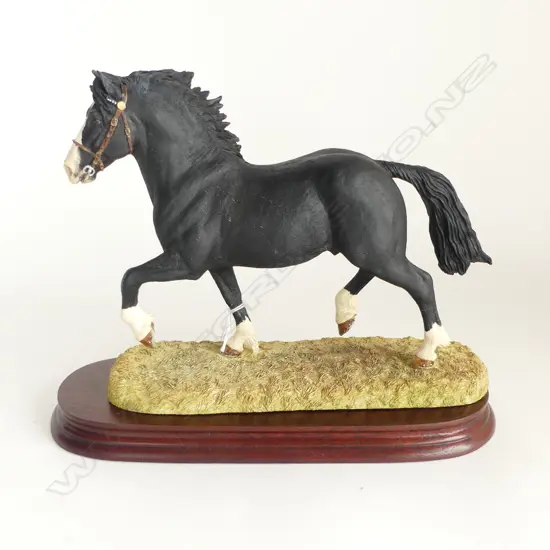 BORDER FINE ARTS PAINTED RESIN WELSH COB STALLION H.220mm 