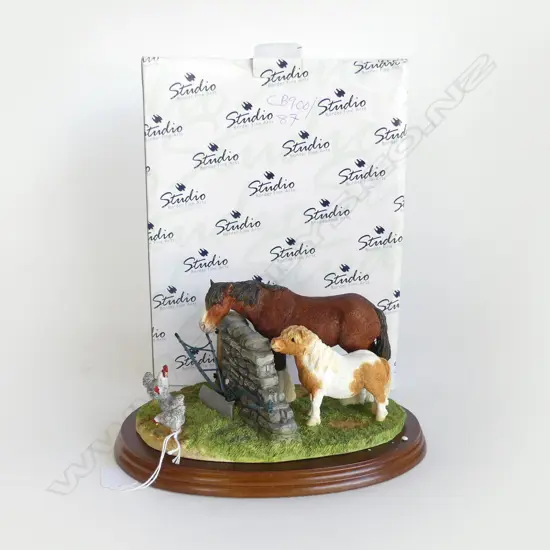 BOARDER FINE ARTS 'OUT TO PASTURE' RESIN FIGURE GROUP W.235mm + box