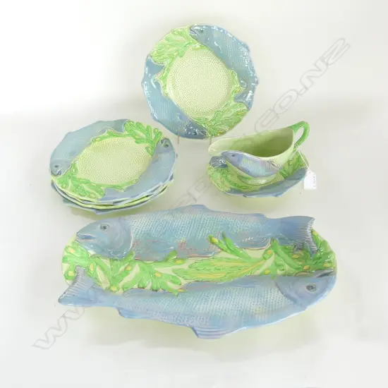 7 PCE MELBA WARE FISH SET; 5 PLATES 250mm dia, PLATTER L.410mm, SAUCE BOAT & SAUCER