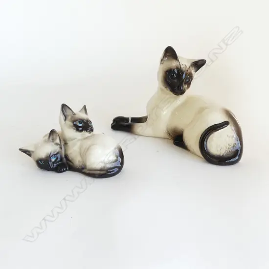 ROYAL DOULTON SIAMESE CAT #1558 L.190mm + BESWICK KITTENS