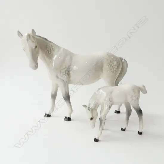 BESWICK GREY HORSE & FOAL H.170mm