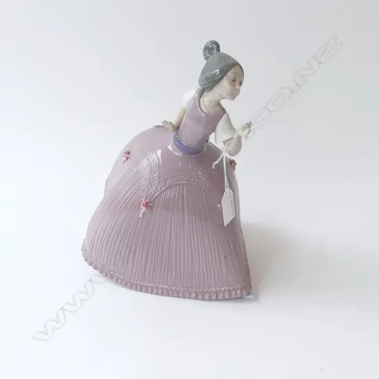 LLADRO FIGURINE (FLOWER IN HAND AF) H.260mm