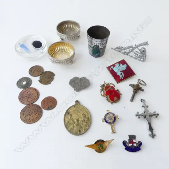 ASST BADGES + COLLECTIBLES + PR STG SALTS, 29gms