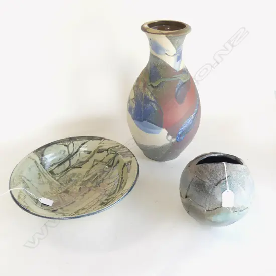 3 PCS NZ STUDIO POTTERY; LG DAVID HOFFMAN VASE H.420mm, OVID SLAB FOLDED VASE & HAND PAINTED FOOTED BOWL DIA.320mm