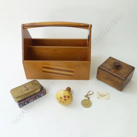 NZ WOODS PEG BOX L280MM DARNING MUSHROOM  OAK TRINKET BOX  & 2 BRASS ITEMS
