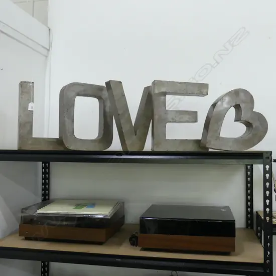 5 METAL SIGN LETTERS; LOVE & HEART H.305mm