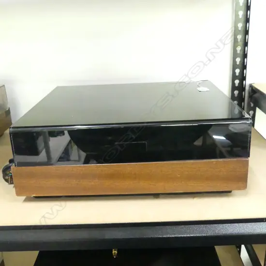 DUAL 1228 TURNTABLE, (BROKEN COVER)