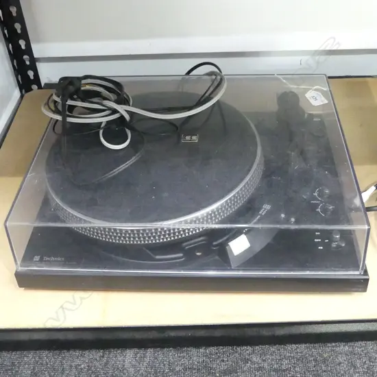 TECHNICS SL2000 TURNTABLE (NO CARTRIDGE)