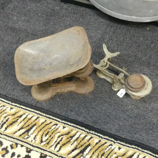 2 VINTAGE SCALES + 7 WEIGHTS