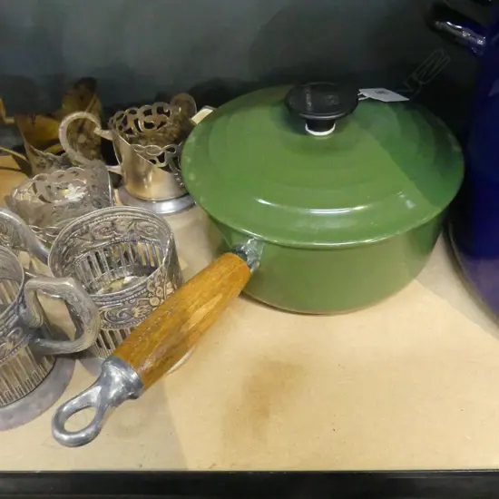 GREEN LE CREUSET POT 175mm dia FAULTED