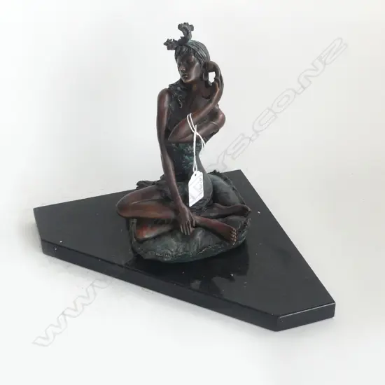 BRONZE VINTAGE STYLE LADY ON TELEPHONE H.225mm