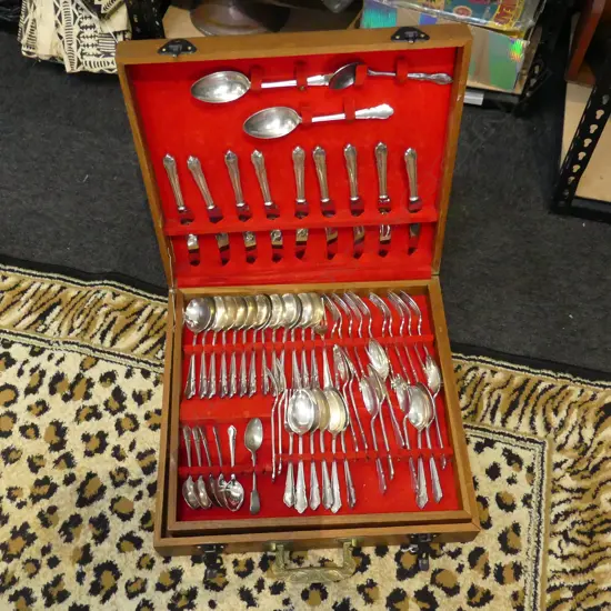 DUBARRY PATTERN CUTLERY CANTEEN, 12 PLACE + EXTRAS TO MAKE 14)