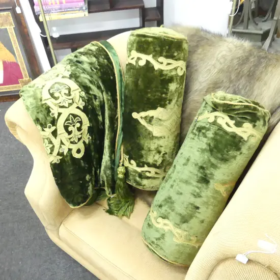 2 GREEN VELVET BOLSTER CUSHIONS W.600mm + THROW