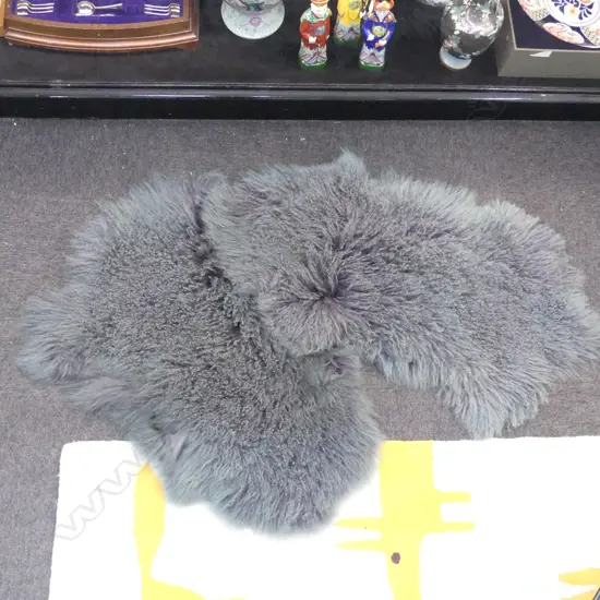 2 MONGOLIAN DYED SHEEPSKINS L.1100mm