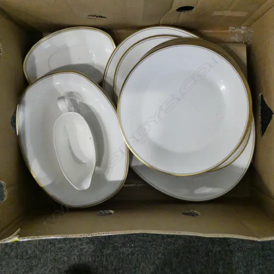 ROYAL DOULTON 'GOLD CONCORD' DINNER SERVICE