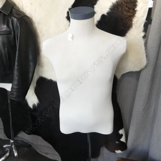 MALE MANNEQUIN ON STAND H.1500mm (ADJUSTABLE)