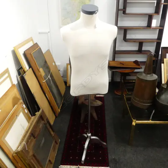 MALE MANNEQUIN ON STAND H.1500mm (ADJUSTABLE)