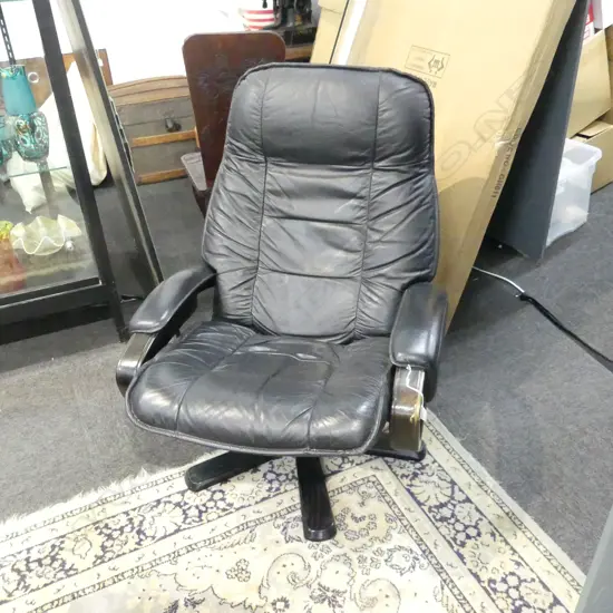 BLACK VINYL RECLINER CHAIR