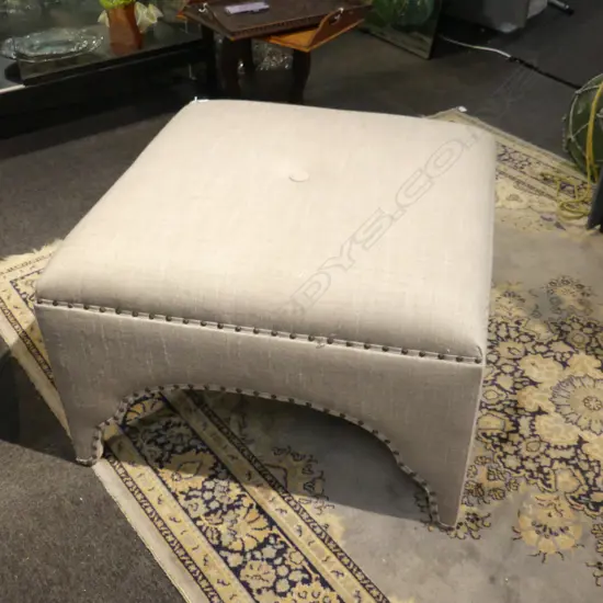 GREY UPHOLSTERED OTTOMAN 800x800x550mm