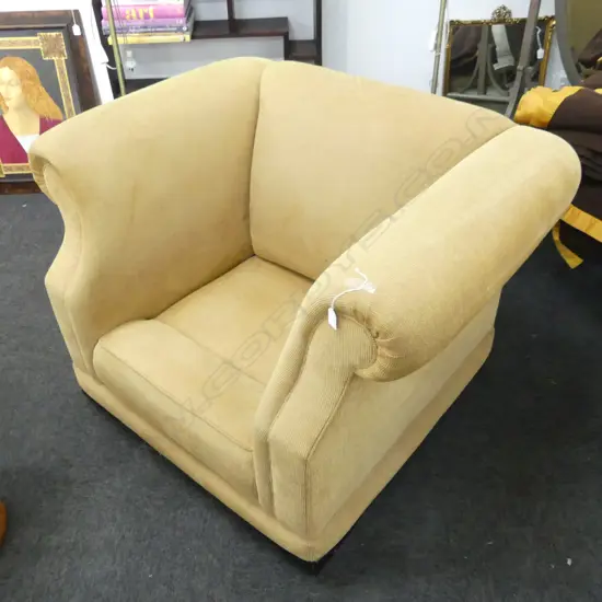 LG UPHOLSTERED ARMCHAIR 1100x800x750mm