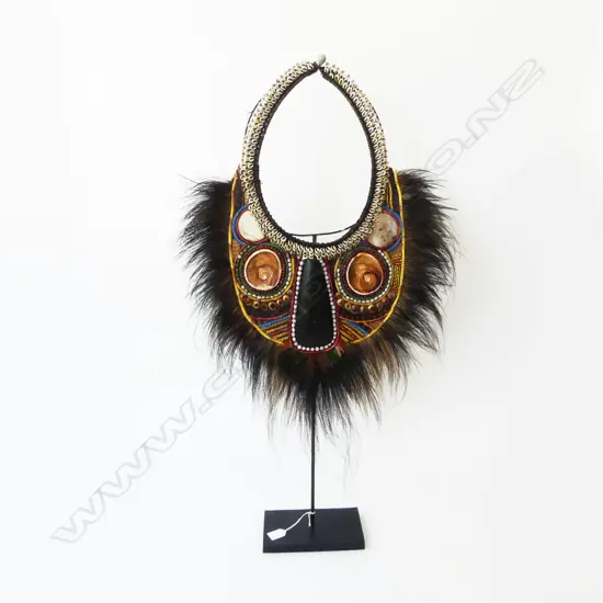 AFRICAN NECKLACE ON STAND H.900mm