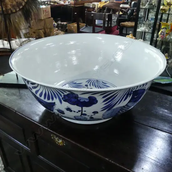VERY LG ORIENTAL B/W BOWL H.270m, 645mm dia