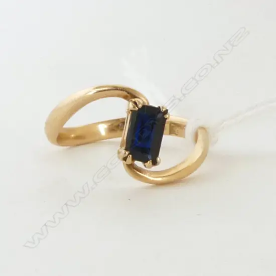 14ct YELLOW GOLD & SAPPHIRE RING emerald cut 2.1gms SIZE K