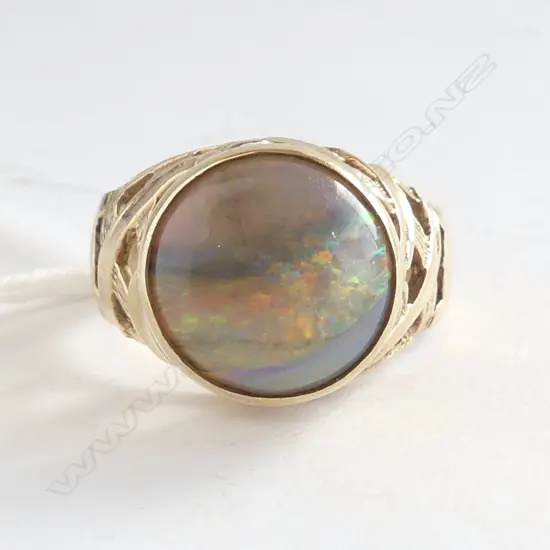 9ct Y/GOLD & OPAL CABACHON DRESS RING trellis shoulders 4.7gms size R