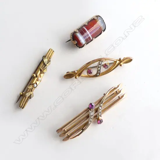 4 ANTIQUE GOLD BROOCHES, 2 9CT, 1 15CT, AGATE NOT MARKED, 9.8gms