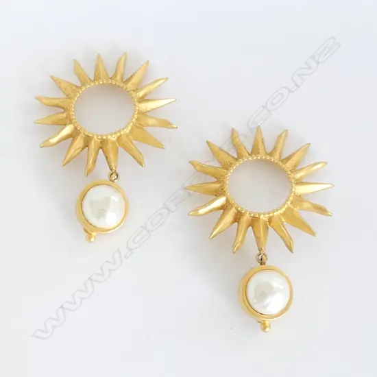 PR KARL LAGERFELD VINTAGE GOLD TONE CLIP-ON SUN EARRINGS 60mm dia