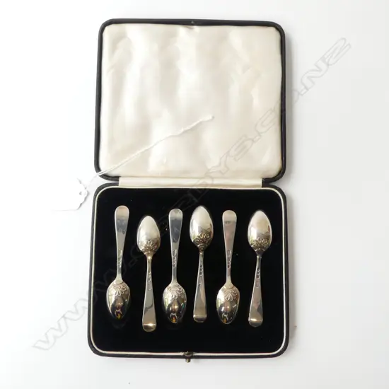 SET OF 6 STG SILVER DEMITASSE SHELL SPOONS LONDON 1957 IN CASE  