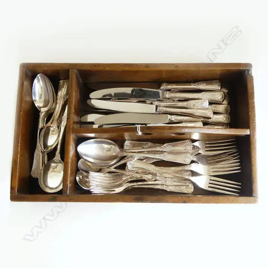 RODD EP CUTLERY IN WOODEN CARRY CASE W.380mm