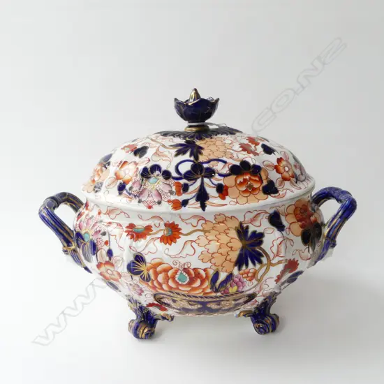 LG ANTIQUE IMARI TUREEN, REPAIRS W.350mm H.250mm