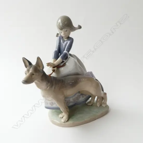 LLADRO GIRL w. DOG H.200mm
