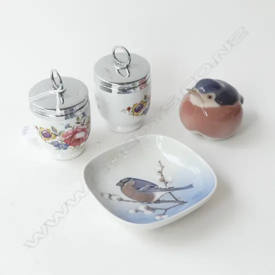 R. COPENHAGEN PIN DISH & BIRD + 2 R. WORCESTER EGG CODDLERS