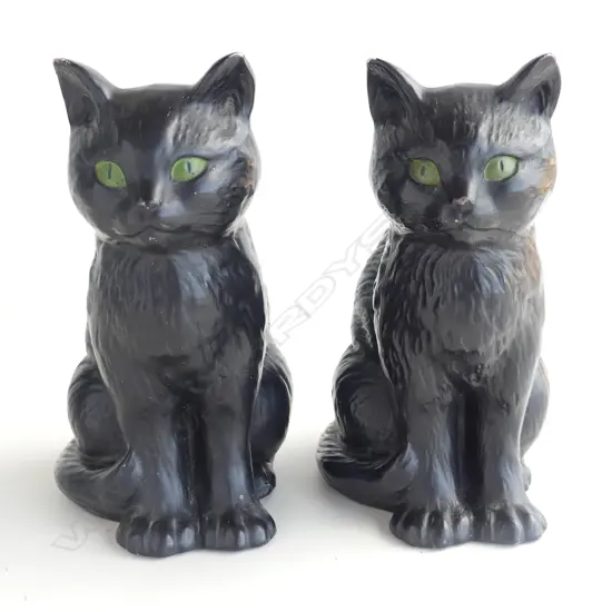 PAIR OF BLACK SYLVAC CATS WITH GREEN EYES, NUMBER 1087, H. 175mm