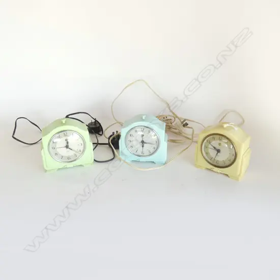 3 VINTAGE SMITHS 'SECTRIC' ALARM CLOCKS H.130mm