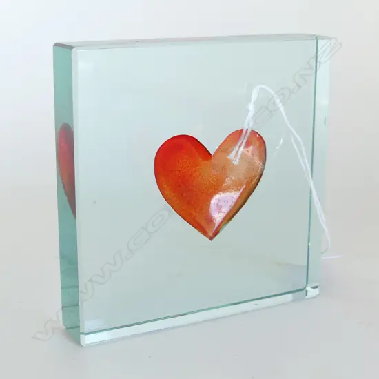 PAPERWEIGHT WITH RED HEART 10CM SQUARE