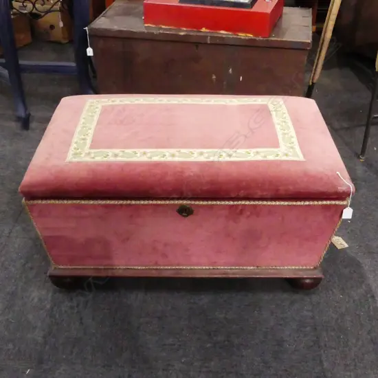 PINK VELVET OTTOMAN / HOPE CHEST 860x560x440mm