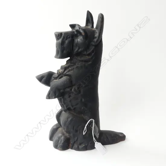 LARGE VINTAGE CAST IRON SCOTTISH TERRIER DOG DOORSTOP, H.340MM